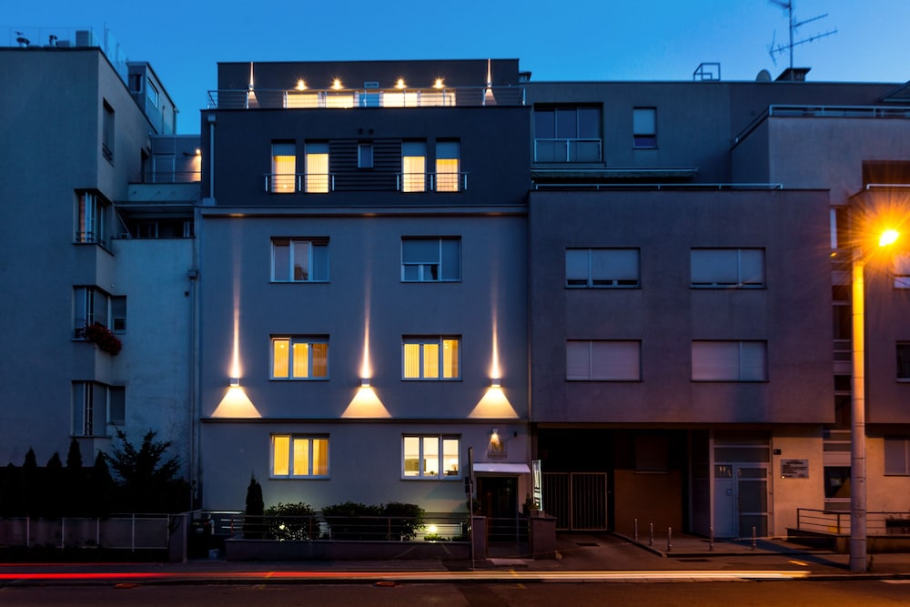 Meridien Luxury Apartments 1/50