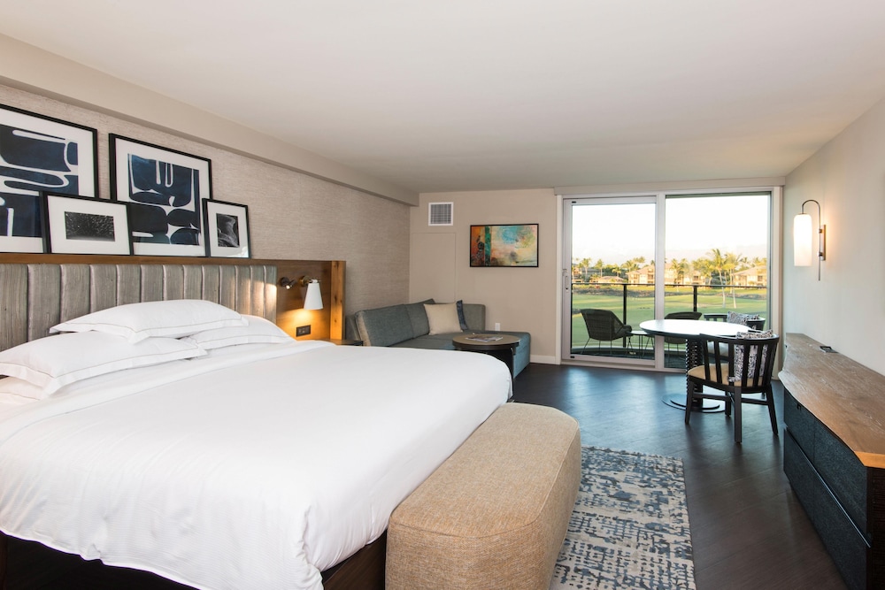 Junior Suite, King Bed, Resort View, Accessible