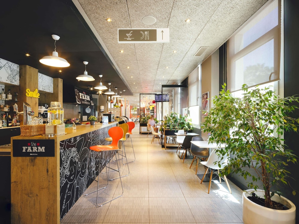 Ibis Sevilla 54/73