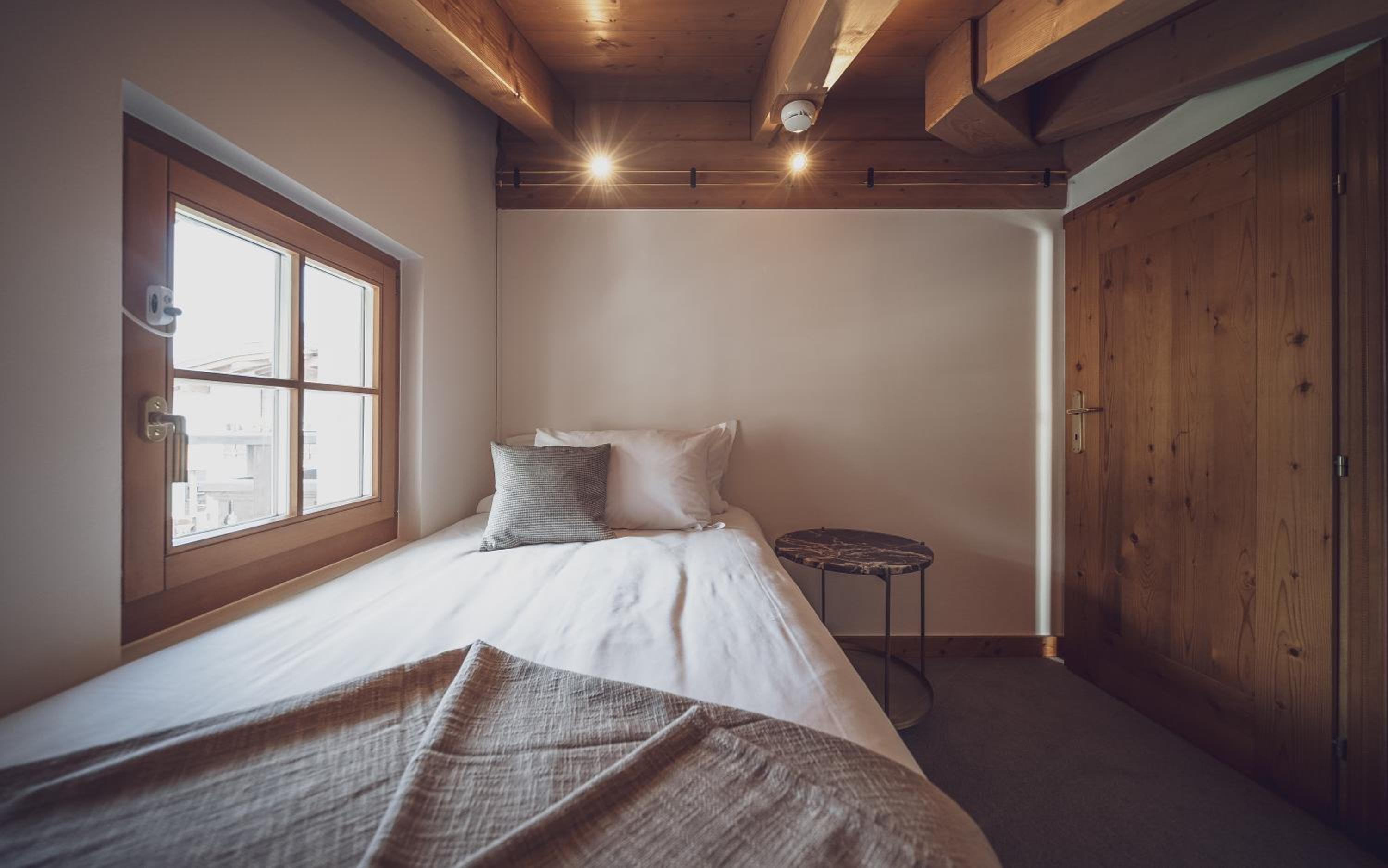 Senior, Suite, Single Bed