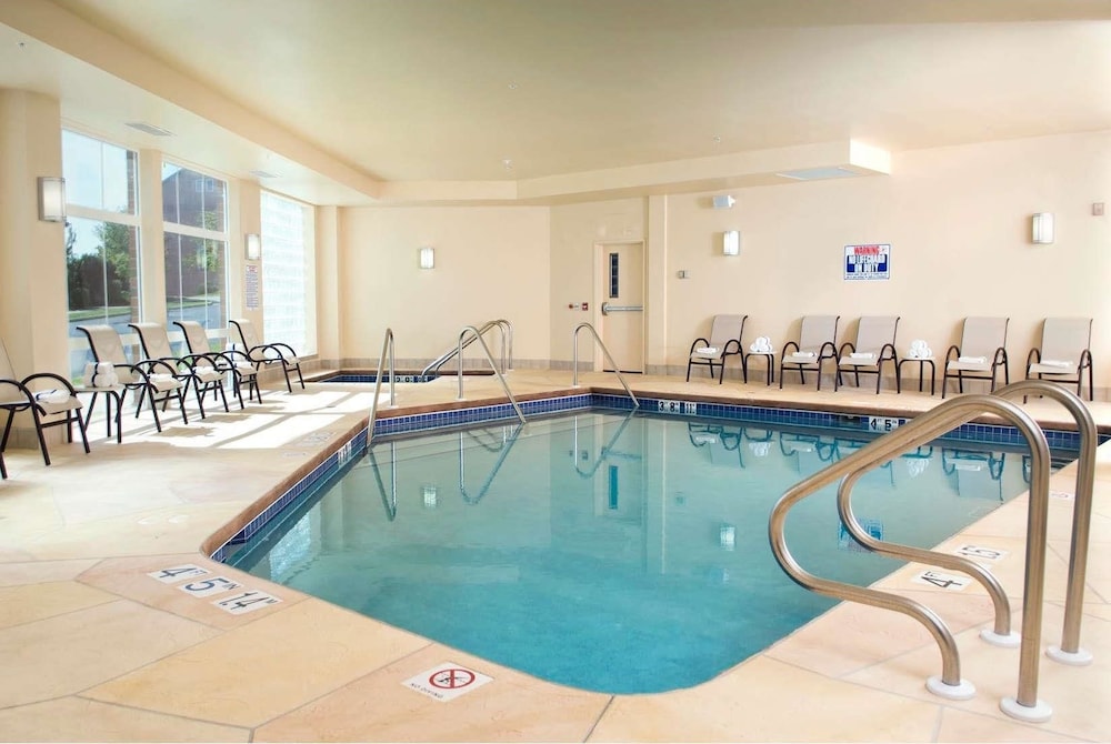 MainStay Suites Fitchburg Madison 2/44