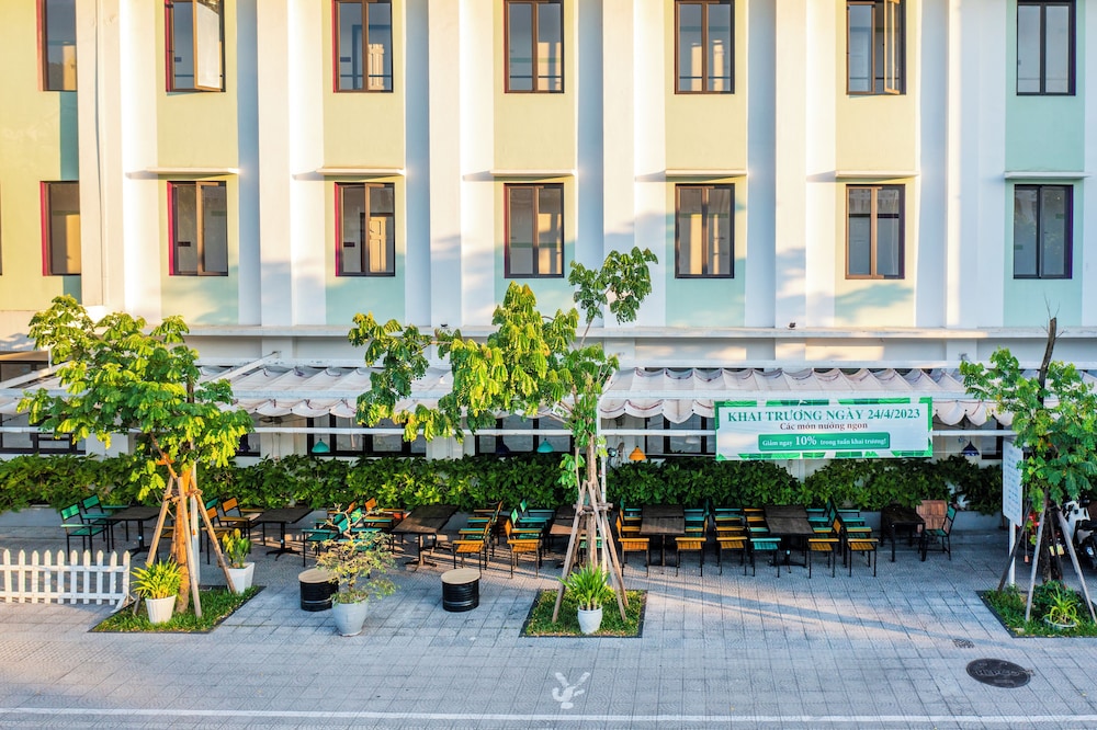 Emm Hotel Hue 40/50