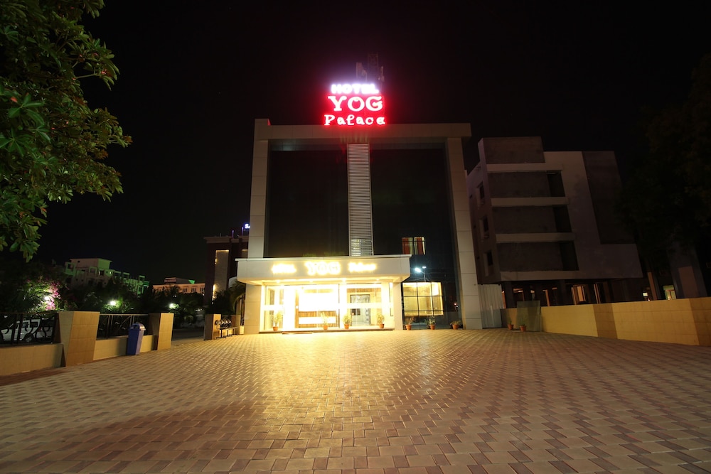 Hotel Yog Palace 48/50