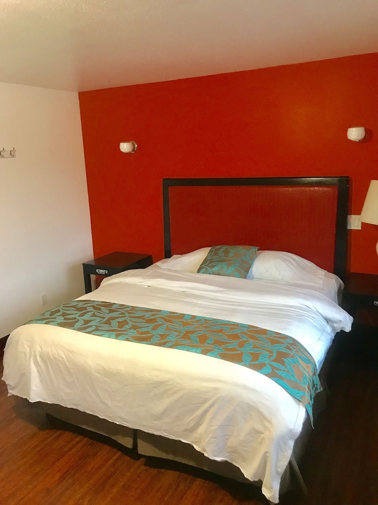 Norwalk inn & suites 15/39