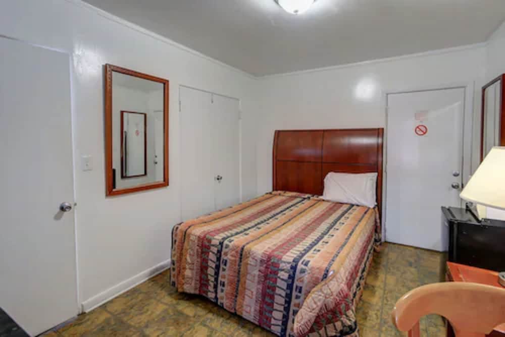 Richard s Hotel 10/65