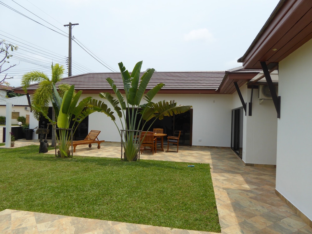 Tropicana Beach Villa At Vip Resort 46/50