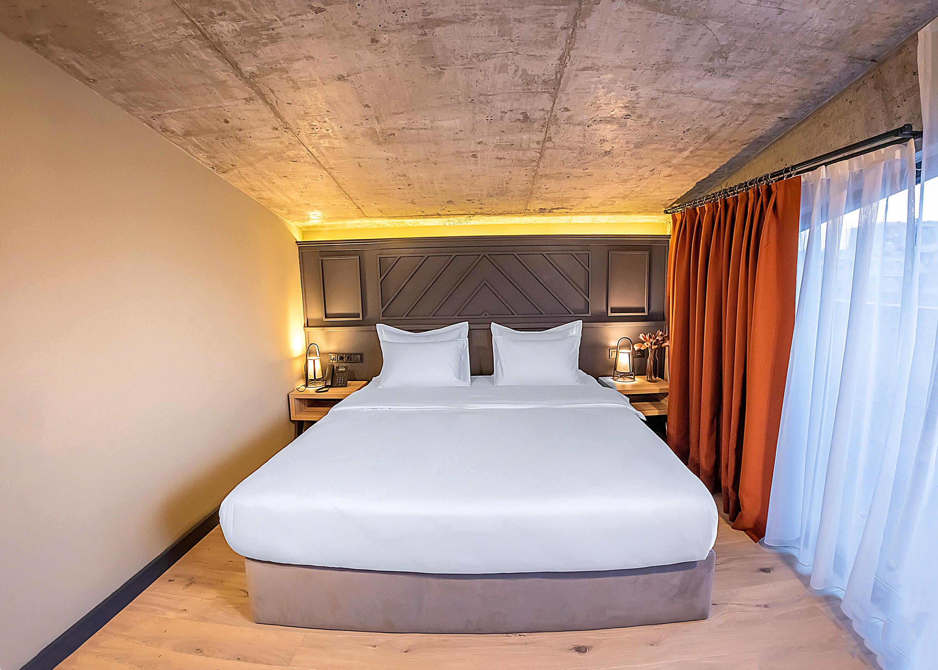 Standard, Double or Twin Bed, Street View