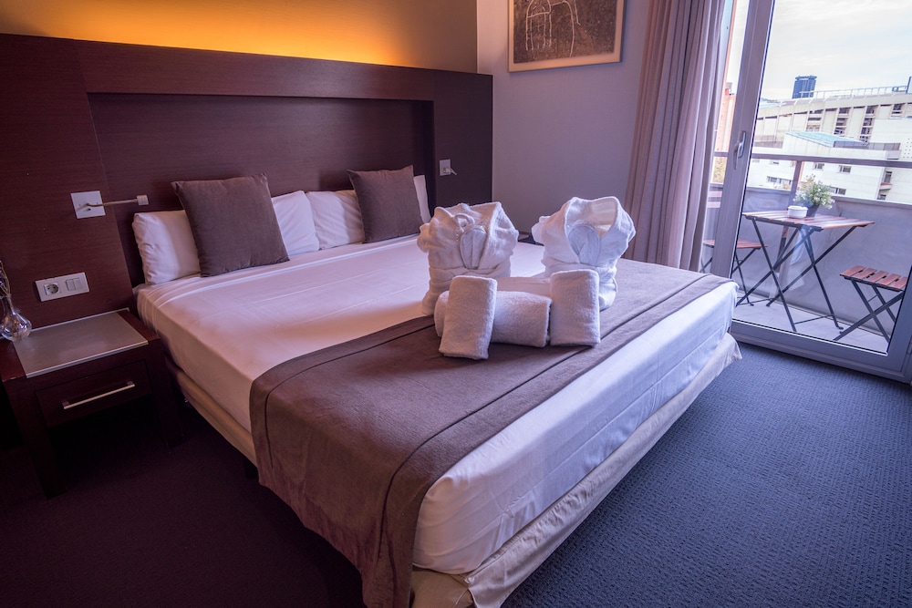 Madanis Hotel 8/50