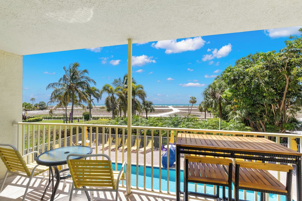 South Beach Condo Hotel 45/50