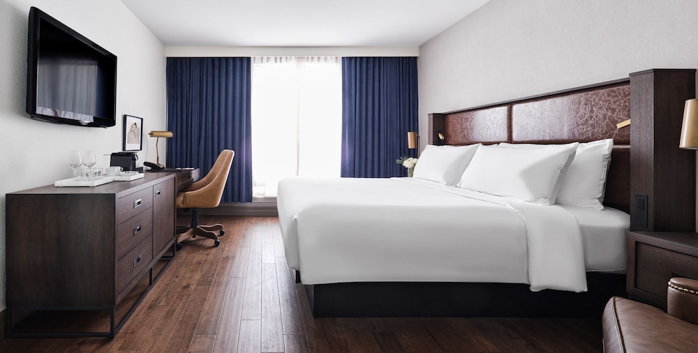 DELUXE, QUEEN BED