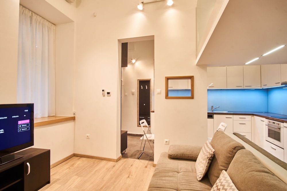 V27 Budapest Apartment 11/18