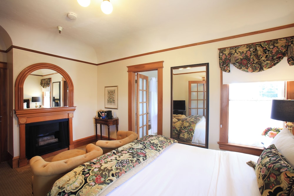Pacific Grove Inn 42/79
