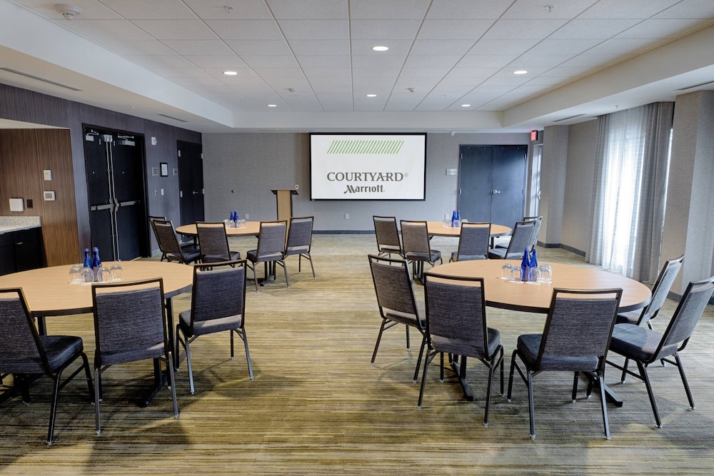 Courtyard Albany Clifton Park 44/46