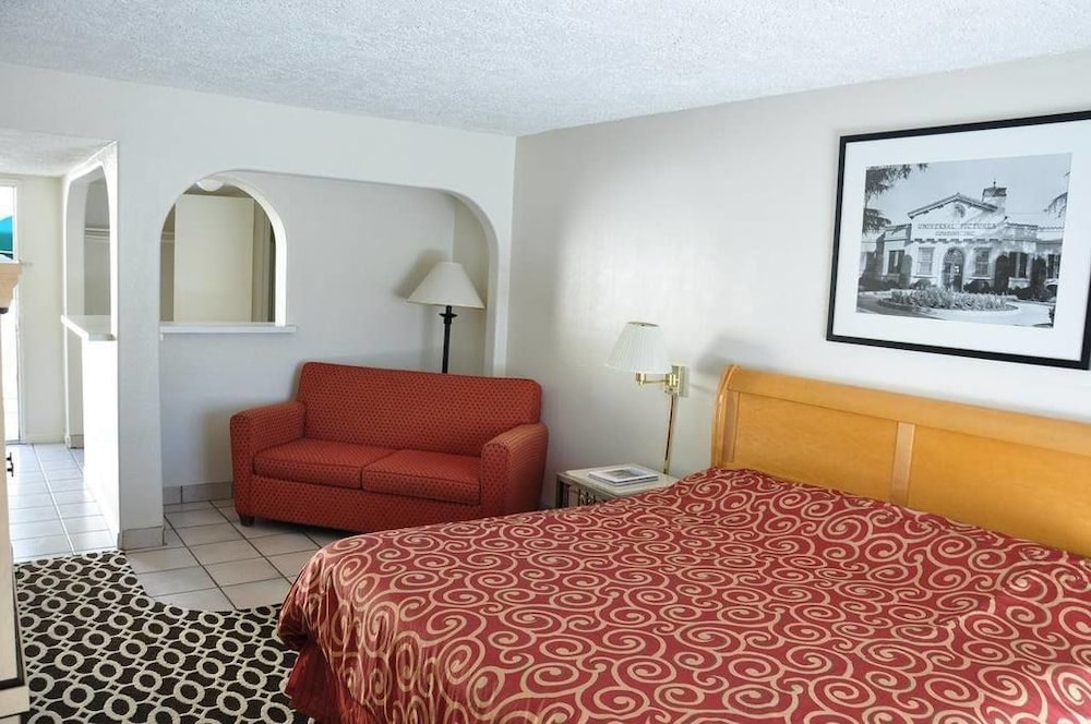 Delos Reyes Palm Springs 25/63