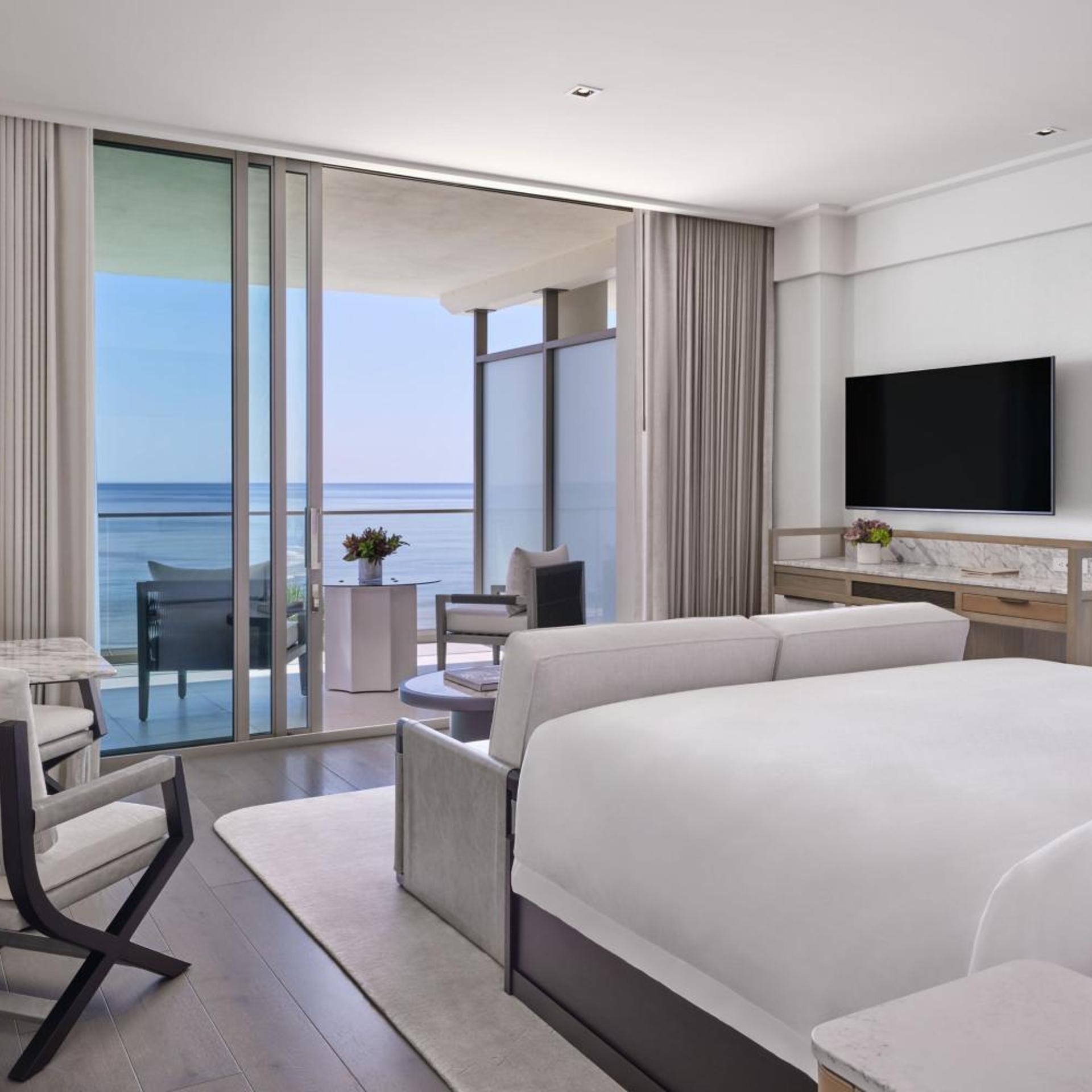 Suite, King Bed, Ocean Front, Sofa