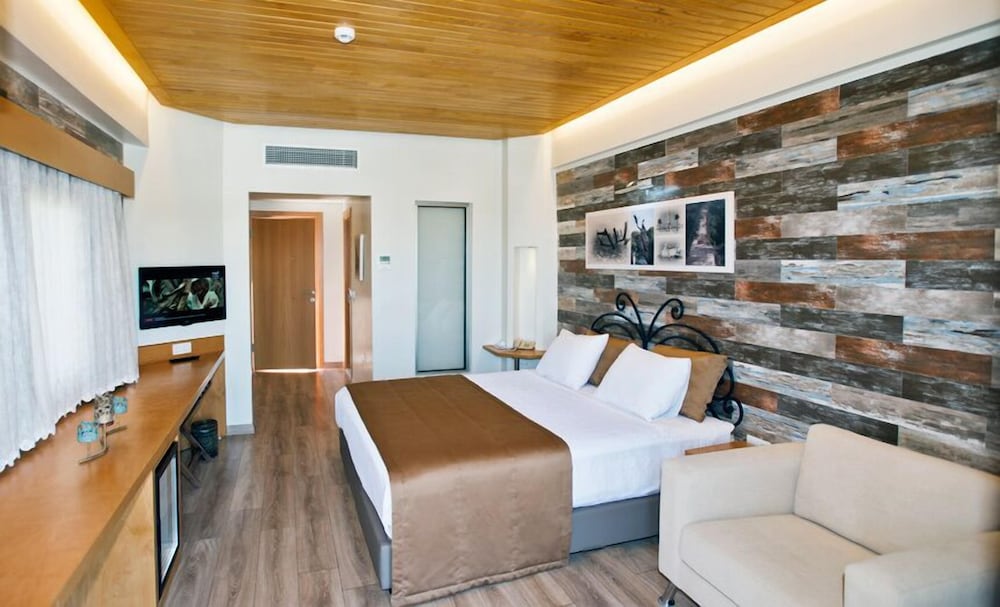 DELUXE, SUITE, SEA VIEW
