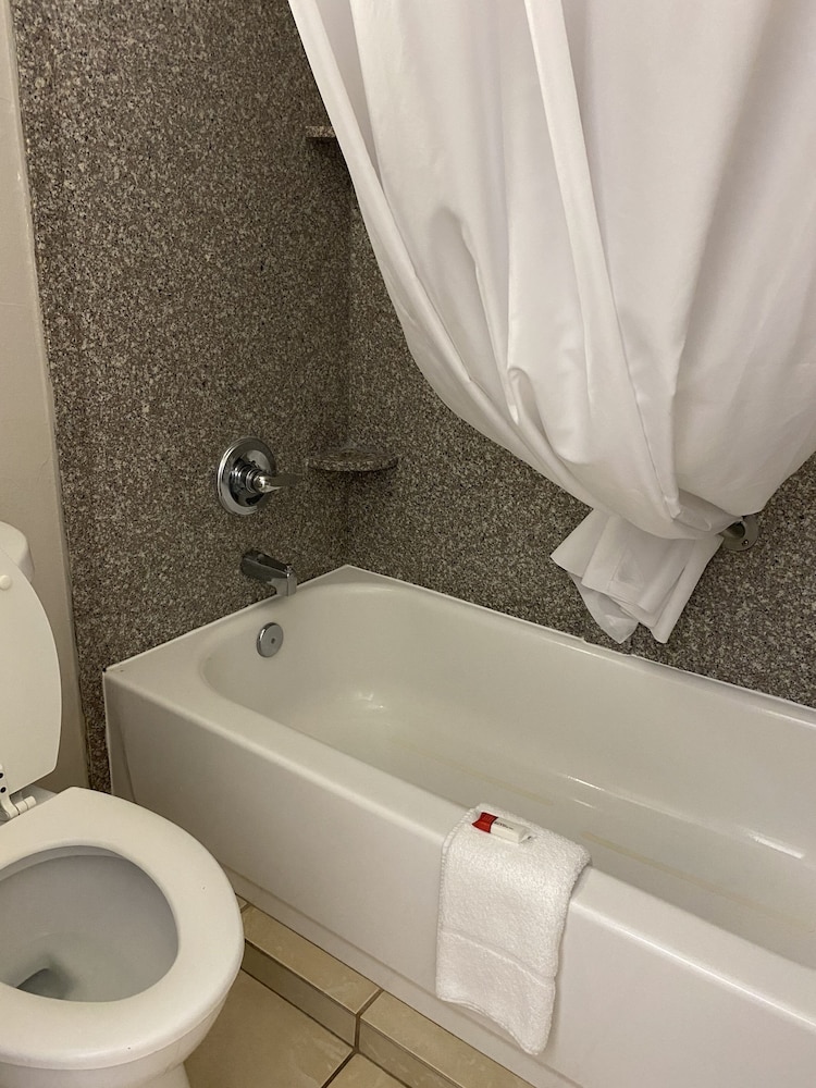 Days Inn By Wyndham Brunswick/St. Simons Area 12/19