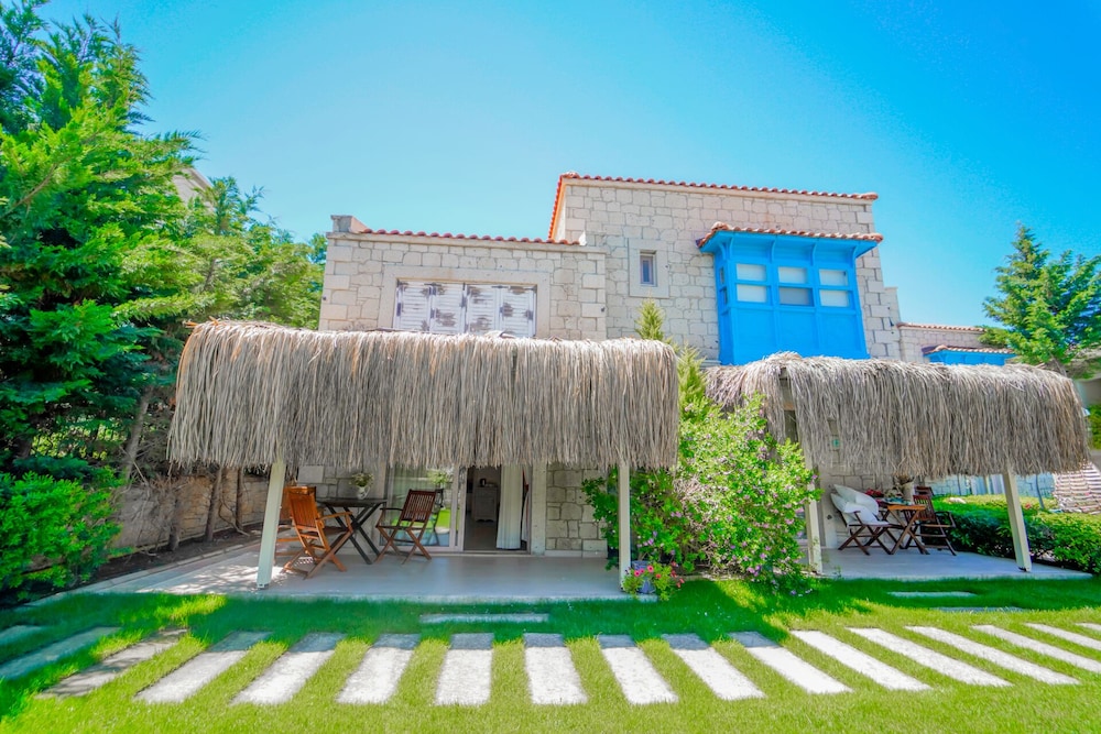 Alacati Marina Palace 5/50