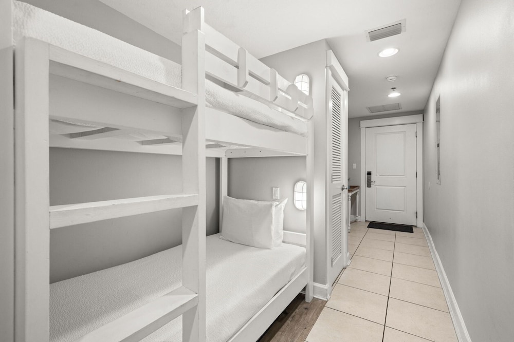 1 BEDROOM, CONDO, OCEAN VIEW