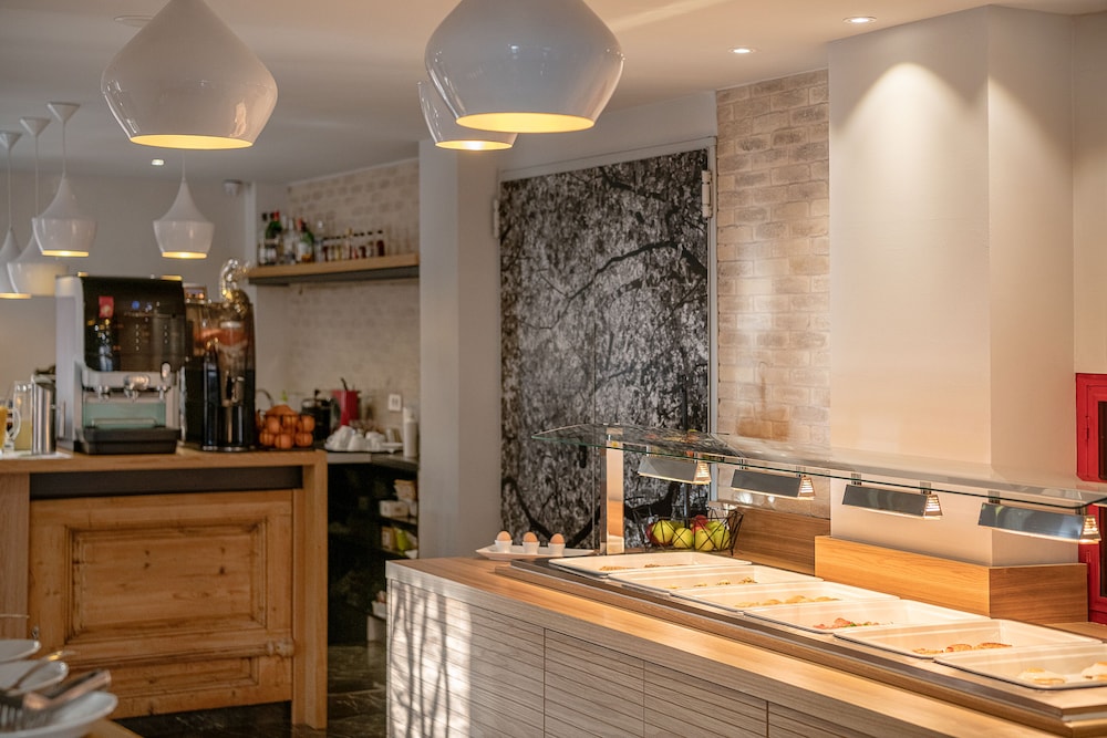 Elia Bettolo Hotel 4/69
