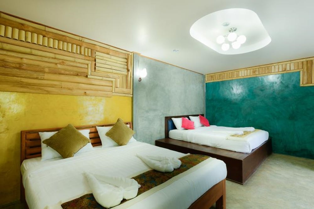 Riverpool Resort 12/50