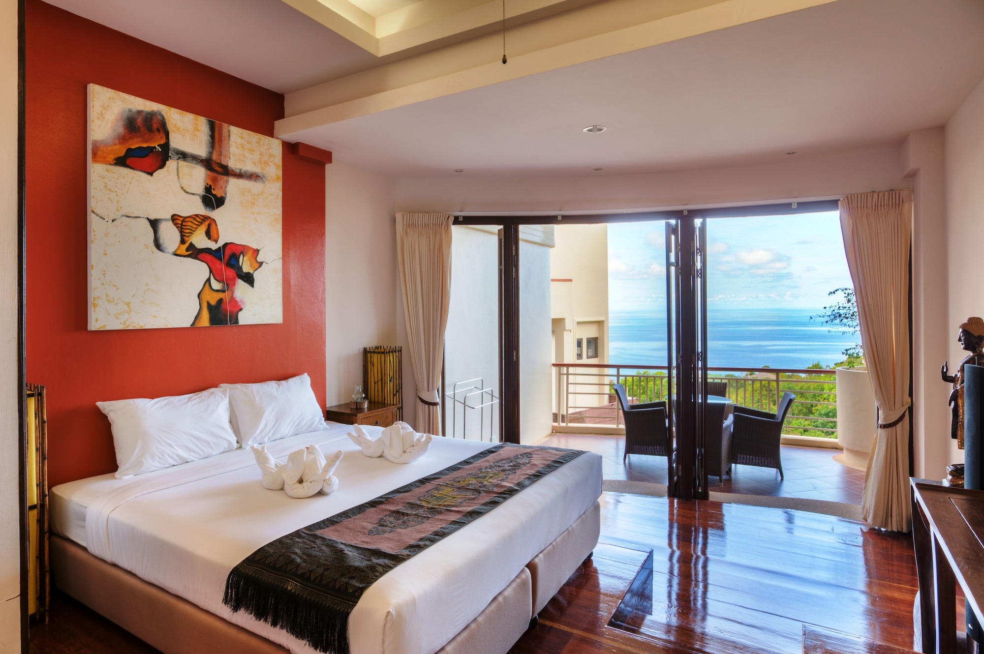 SUITE, PARTIAL SEA VIEW