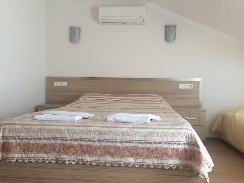 Tugay Hotel 12/67