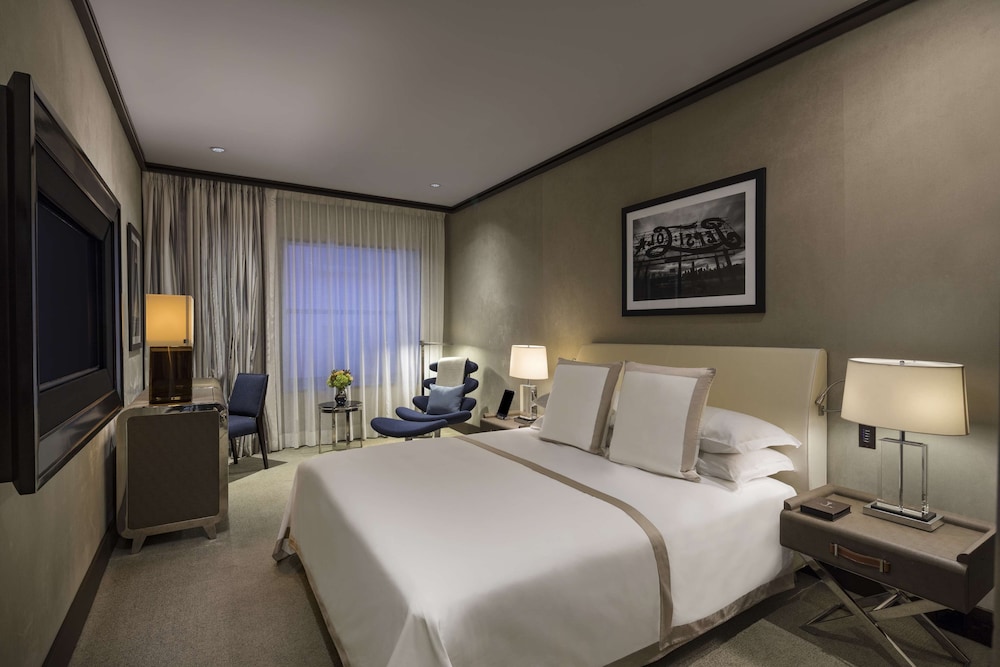SUPERIOR, KING BED