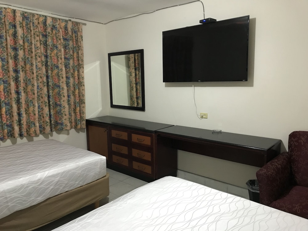 Hotel Guillen Jr 18/33