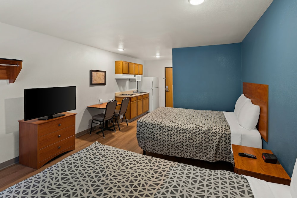 WoodSpring Suites El Paso I-10 Southeast 17/27