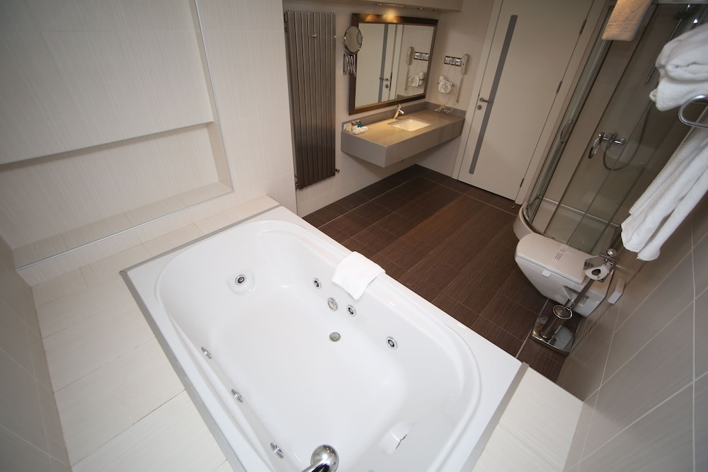 Grand Nora Hotel 40/49