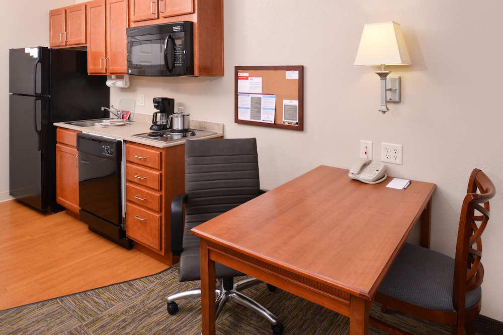 Candlewood Suites Boise Towne Square 33/47