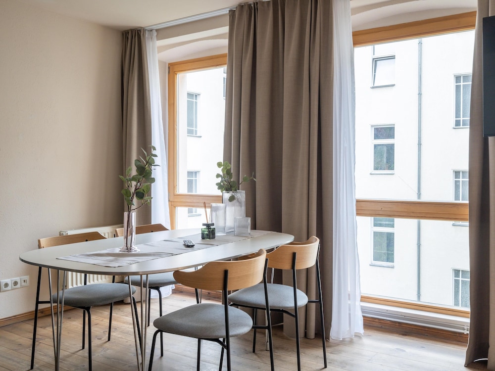 Schoenhouse Apartments 37/50