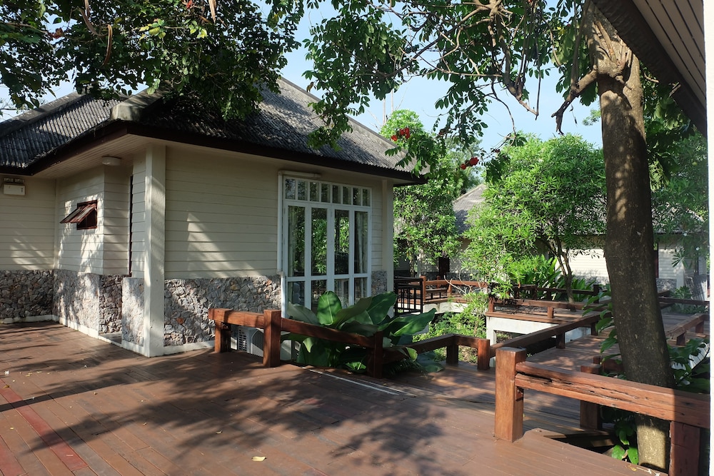 Baan Tai Had Resort and Water Sports 38/50