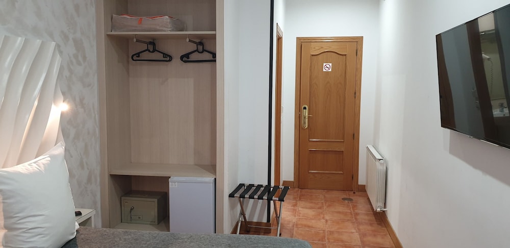 غرفة خارجية سوبيريور بسرير مزدوج بحمام خاص، Hostal Las Fuentes 4/10