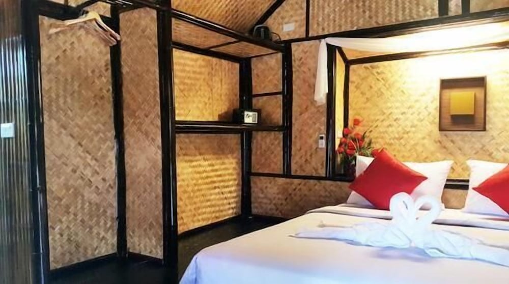 Eco Lanta Hideaway Beach Resort 8/44