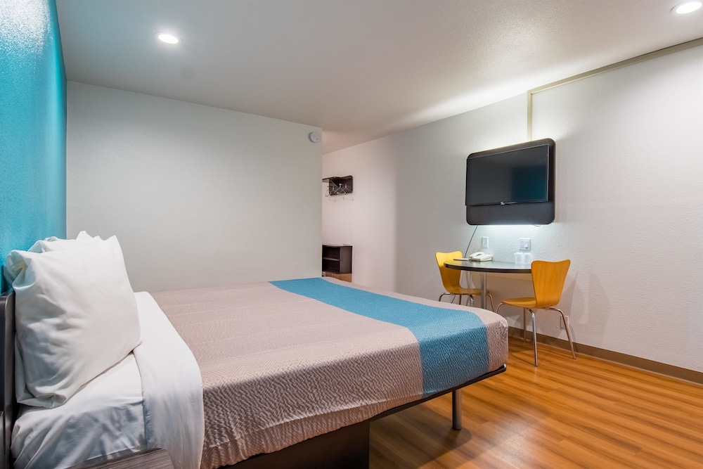 Motel6 San Bernardino, CA - Downtown 18/56