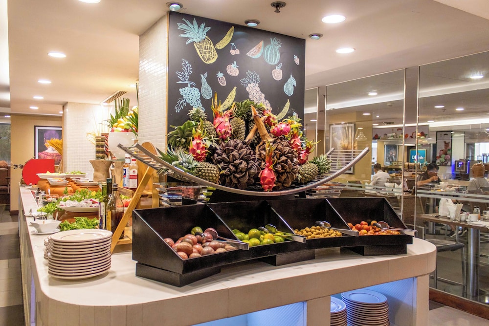 Eastin Grand Hotel Saigon 30/50