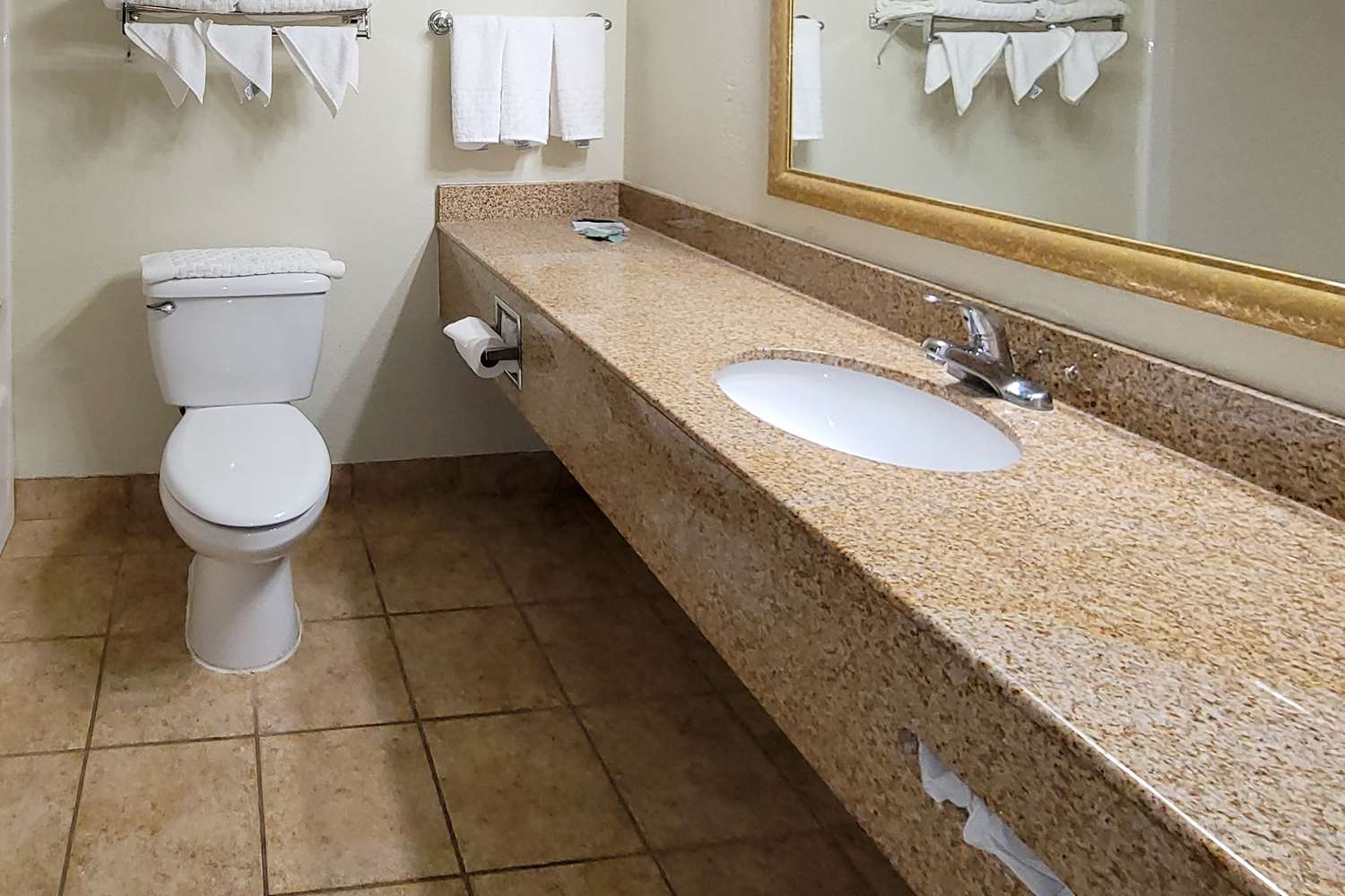Comfort Inn & Suites Shakopee Downtown Area 22/23