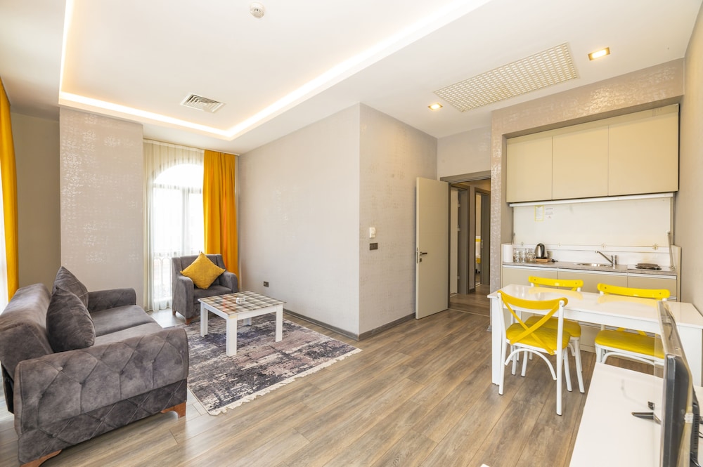 Agora Suites 47/67