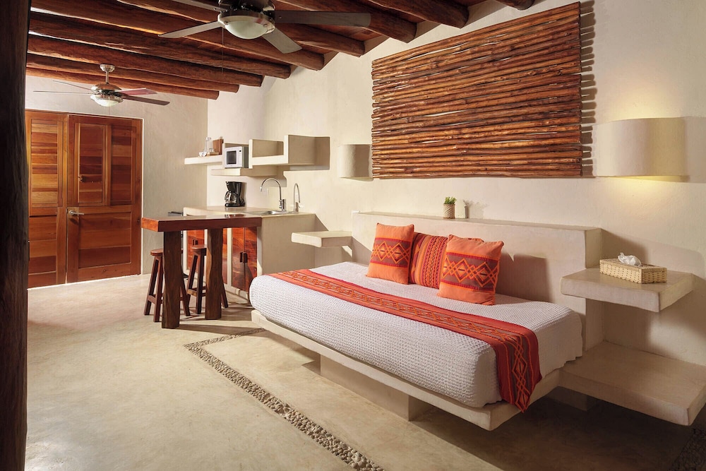 Hotel El Pueblito 18/50