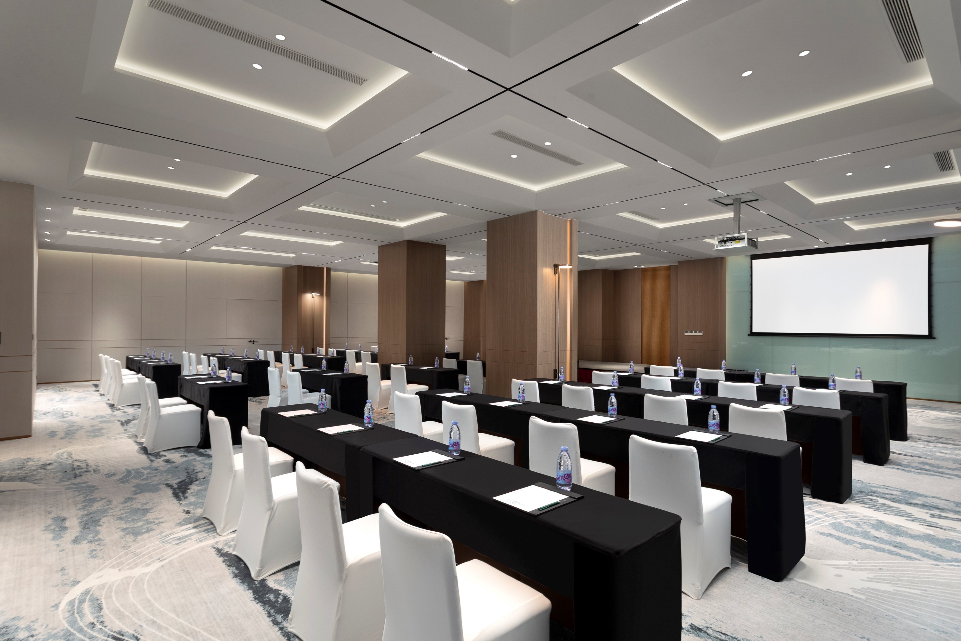 Holiday Inn Shanghai Jing'an by IHG 41/57