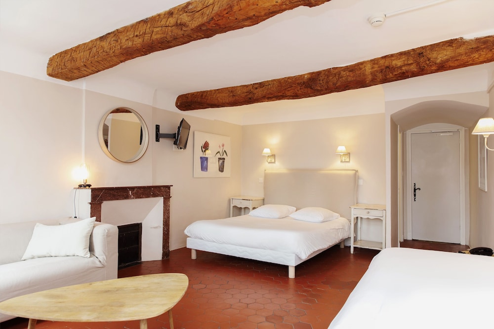 Coq Hotel 20/50