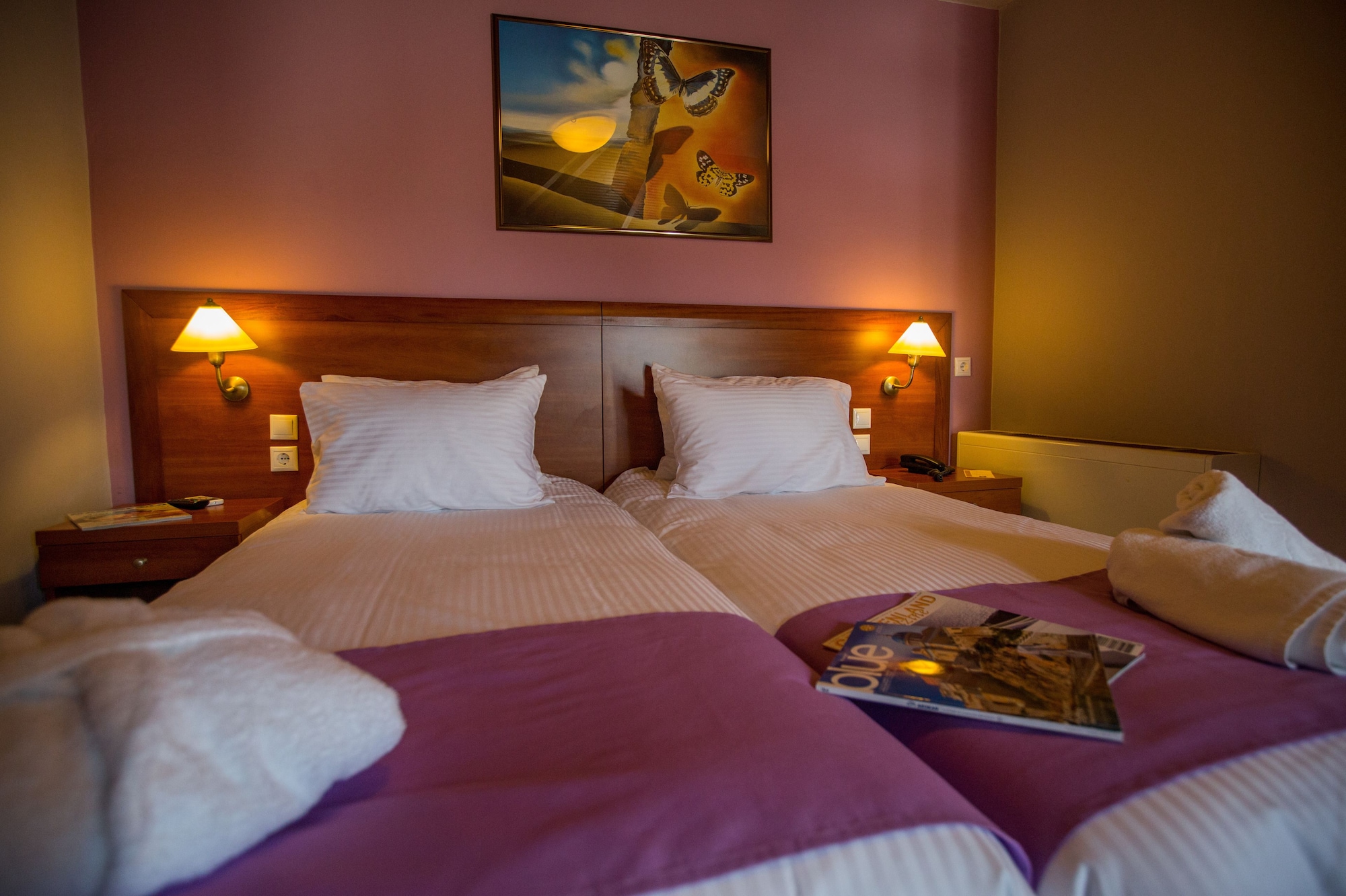 DOUBLE ROOM