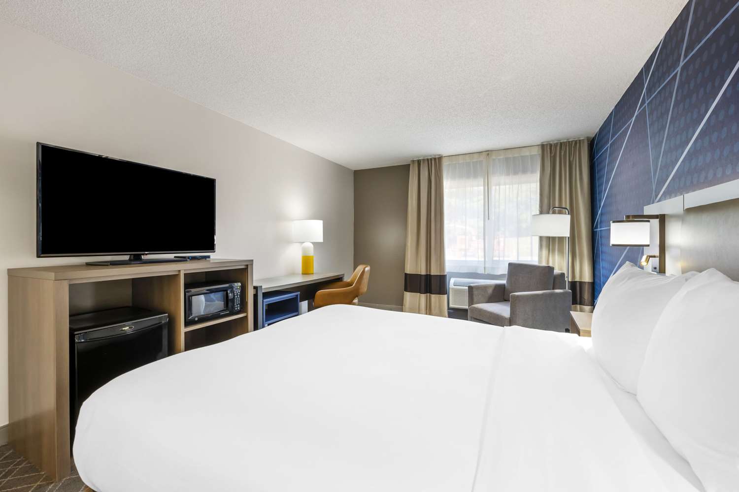 Upgrade, Queen Bed