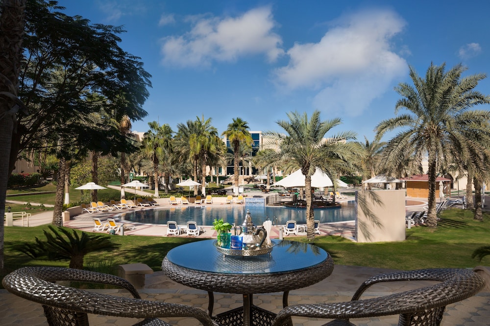Metropolitan Al Mafraq Hotel 63/71