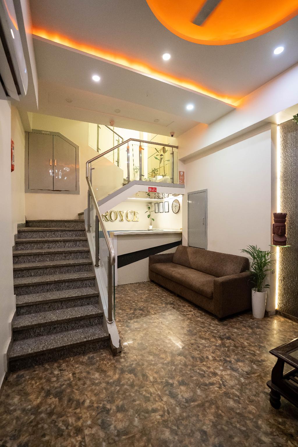 Hotel Royce Executive, Near US Consulate 26/28