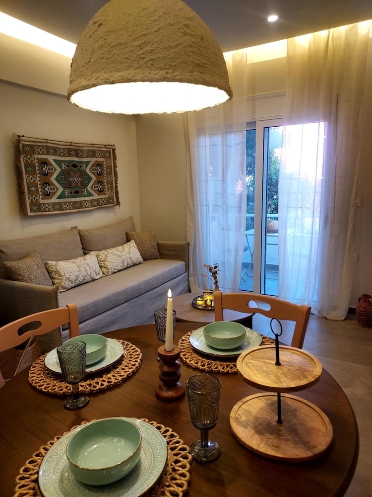 TRADITIONAL, APARTMENT