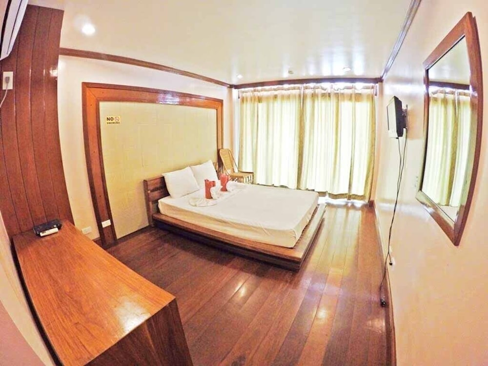 El Nido Beach Hotel 7/50