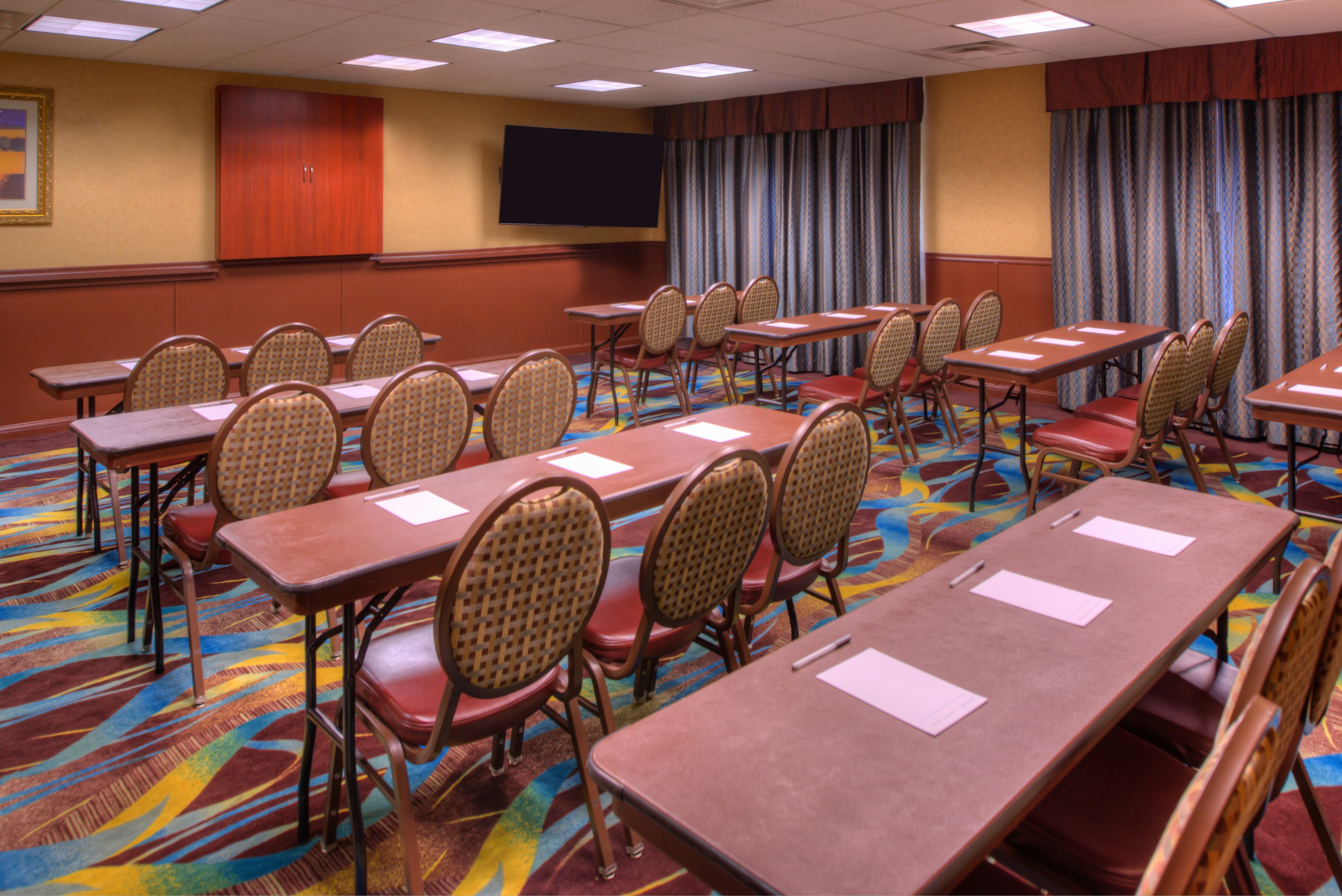 Hampton Inn Suites Ontario 43/60